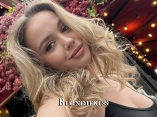 Blondiekiss